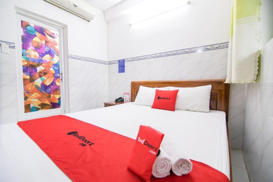 Reddoorz Hoang Tuan Hotel Хошимин Екстериор снимка