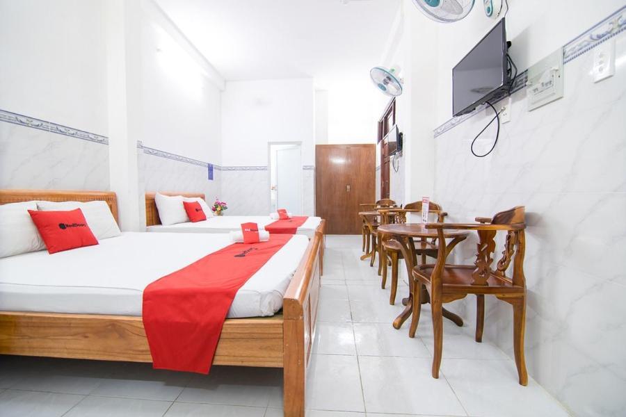 Reddoorz Hoang Tuan Hotel Хошимин Екстериор снимка